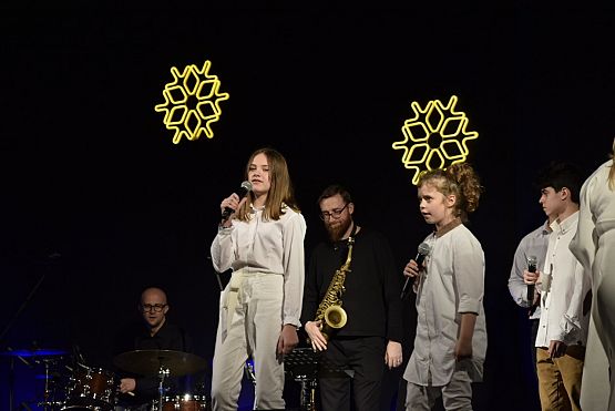 Grafika 32: Koncert świąteczny "RADUJ SIĘ ŚWIECIE" 27.12.2020