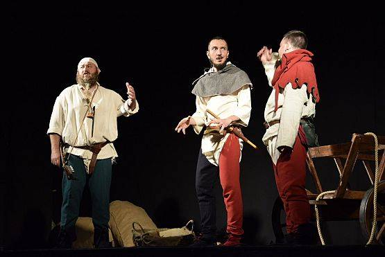 Grafika 26: Spektakl teatralny „O trzech zaklętych królewnach, czyli opowieści rozbójników” 30.05.2021
