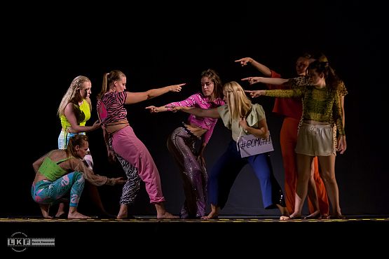 Grafika 3: Spektakle Teatru Tańca Jeszcze 5 Minut 21.06.2021