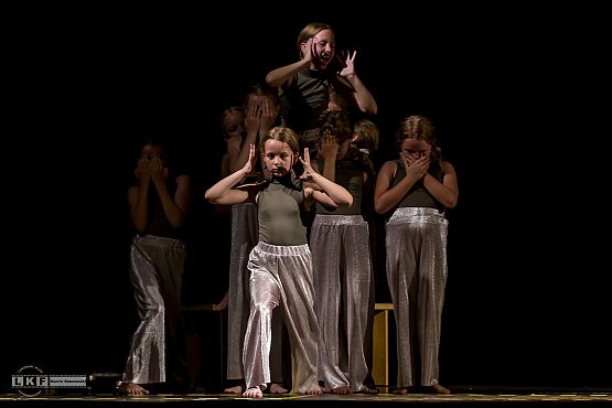 Grafika 10: Spektakle Teatru Tańca Jeszcze 5 Minut 21.06.2021