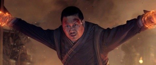 Grafika 1: Doktor Strange w multiwersum obłędu