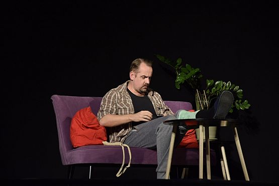 Grafika 4: Spektakl "Żona do adopcji" - 18.05.2022