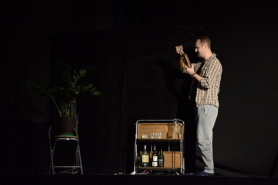 Grafika 9: Spektakl "Żona do adopcji" - 18.05.2022