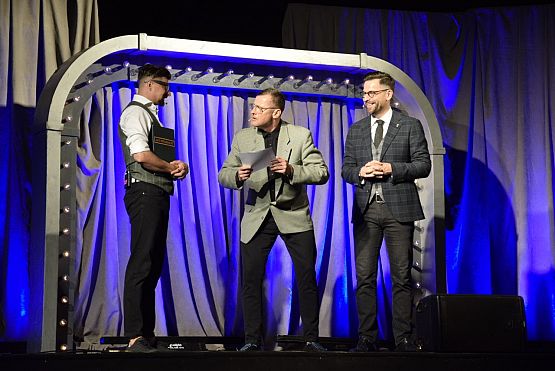 Grafika 2: Kabaret PARANIENORMALNI - 21.05.2022