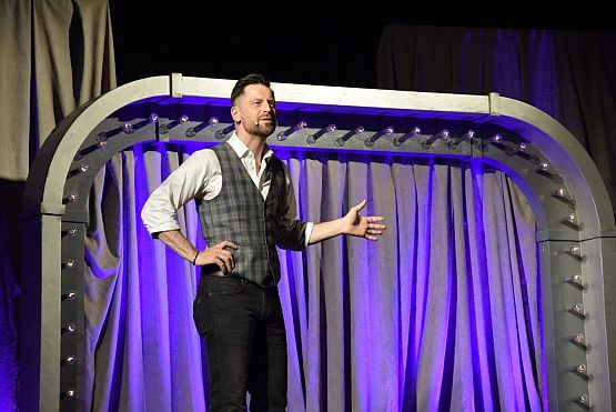 Grafika 4: Kabaret PARANIENORMALNI - 21.05.2022