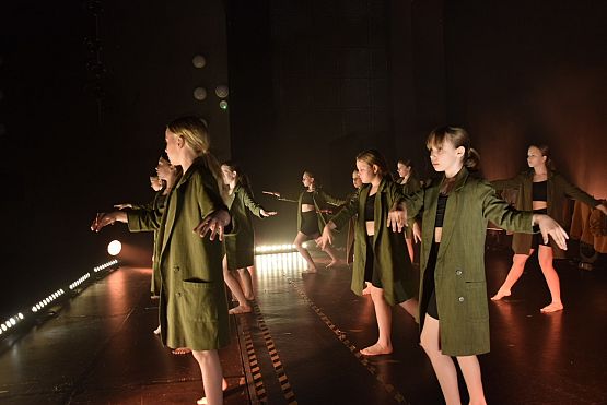 Grafika 6: Spektakle Teatru Tańca Jeszcze Pięć Minut 5.06.2022