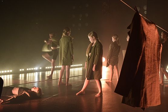 Grafika 4: Spektakle Teatru Tańca Jeszcze Pięć Minut 5.06.2022