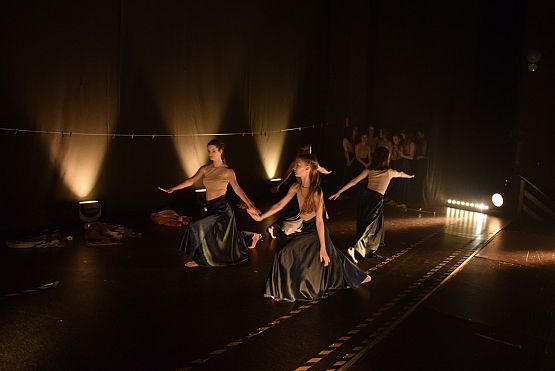 Grafika 16: Spektakle Teatru Tańca Jeszcze Pięć Minut 5.06.2022