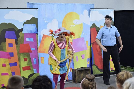 Grafika 3: Letnie spektakle teatralne dla dzieci - "Nadchodzi Pipi" - 24.07.2022
