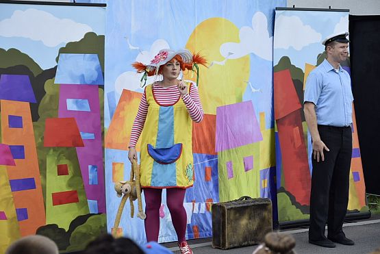 Grafika 4: Letnie spektakle teatralne dla dzieci - "Nadchodzi Pipi" - 24.07.2022