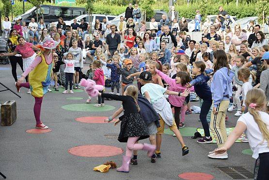 Grafika 8: Letnie spektakle teatralne dla dzieci - "Nadchodzi Pipi" - 24.07.2022