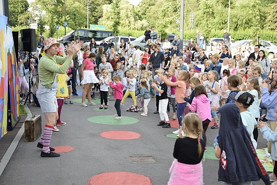 Grafika 12: Letnie spektakle teatralne dla dzieci - "Nadchodzi Pipi" - 24.07.2022
