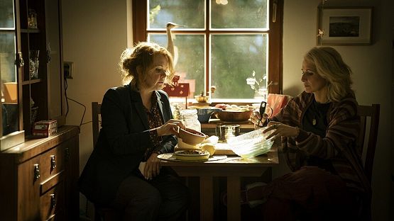 Grafika 1: Święta inaczej