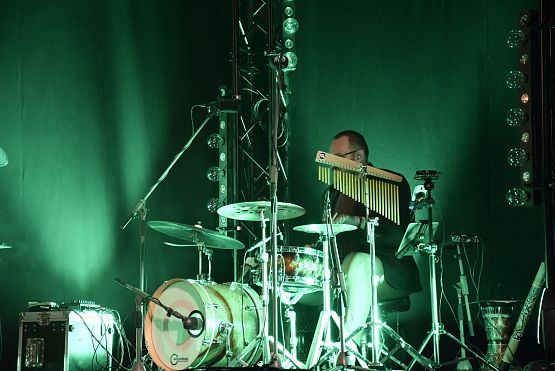 Grafika 8: Koncert zespołu KWIAT JABŁONI - 2.12.2022