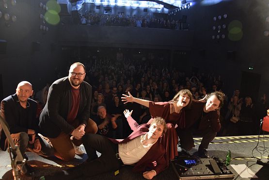 Grafika 1: Koncert zespołu KWIAT JABŁONI - 2.12.2022