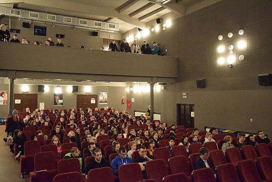 Grafika 6: "JUTRO BĘDZIE PADAĆ" - pokaz filmu oraz spotkanie z twórcami - 21.02.2023