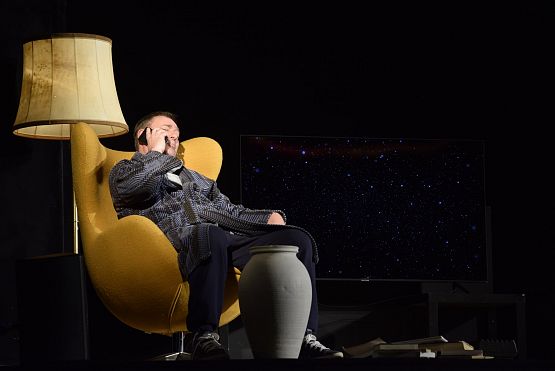 Grafika 2: Spektakl teatralny "MIŁOŚĆ NIE Z TEJ ZIEMI" - 18.04.2023