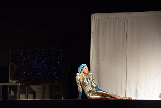 Grafika 7: Spektakl teatralny "MIŁOŚĆ NIE Z TEJ ZIEMI" - 18.04.2023