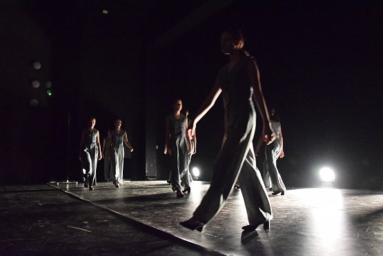 Grafika 4: Spektakle Teatru Tańca Jeszcze 5 Minut - 18.06.2023