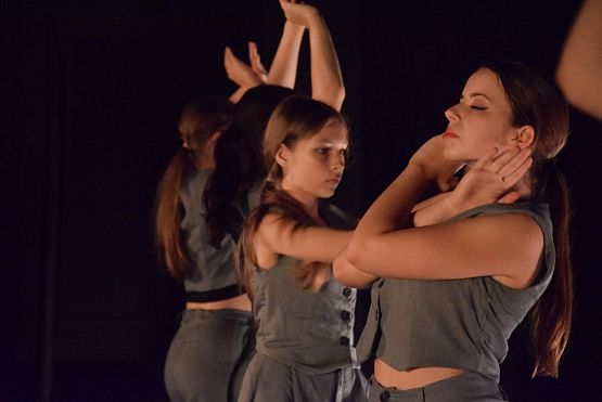 Grafika 9: Spektakle Teatru Tańca Jeszcze 5 Minut - 18.06.2023