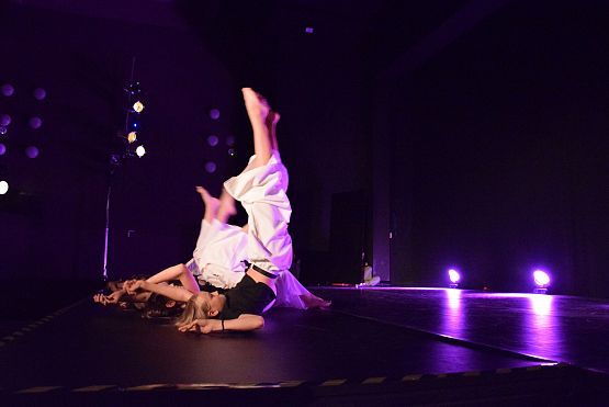 Grafika 10: Spektakle Teatru Tańca Jeszcze 5 Minut - 18.06.2023