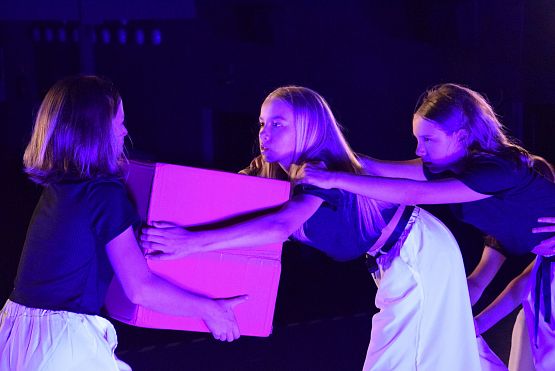 Grafika 12: Spektakle Teatru Tańca Jeszcze 5 Minut - 18.06.2023