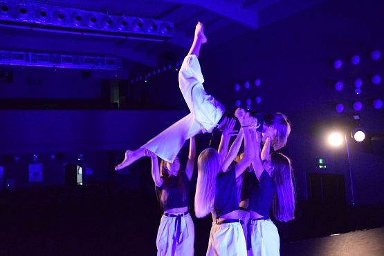 Grafika 14: Spektakle Teatru Tańca Jeszcze 5 Minut - 18.06.2023