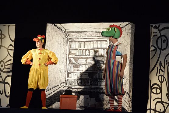 Grafika 4: Letnie spektakle teatralne w Zakątku Kultury - "W 7 DNI DOOKOŁA BAJEK" - 22.07.2023