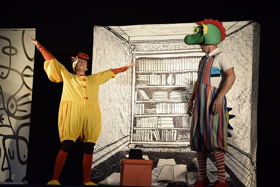 Grafika 5: Letnie spektakle teatralne w Zakątku Kultury - "W 7 DNI DOOKOŁA BAJEK" - 22.07.2023