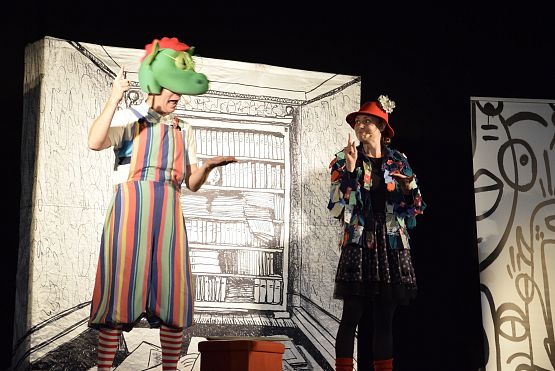 Grafika 14: Letnie spektakle teatralne w Zakątku Kultury - "W 7 DNI DOOKOŁA BAJEK" - 22.07.2023