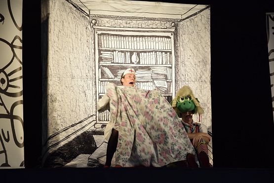 Grafika 16: Letnie spektakle teatralne w Zakątku Kultury - "W 7 DNI DOOKOŁA BAJEK" - 22.07.2023