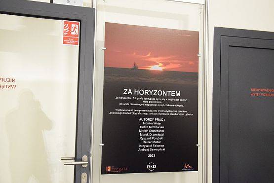 Grafika 1: "Za horyzontem" - wernisaż Lęborskiego Klubu Fotograficznego (20.10.2023)