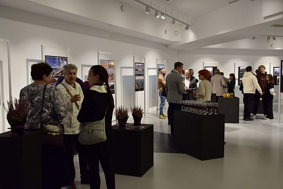 Grafika 14: "Za horyzontem" - wernisaż Lęborskiego Klubu Fotograficznego (20.10.2023)