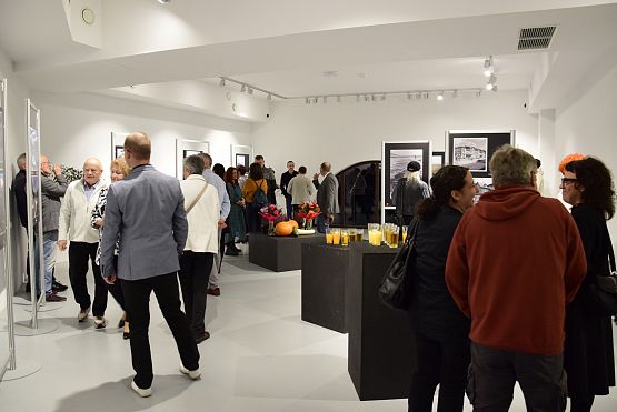 Grafika 11: "Za horyzontem" - wernisaż Lęborskiego Klubu Fotograficznego (20.10.2023)