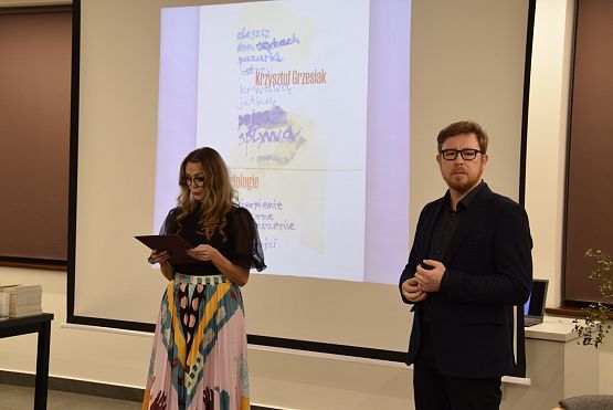 Grafika 14: Promocja tomiku Krzysztofa Grzesiaka pod tytułem "MORFOLOGIE" (16.11.2023)