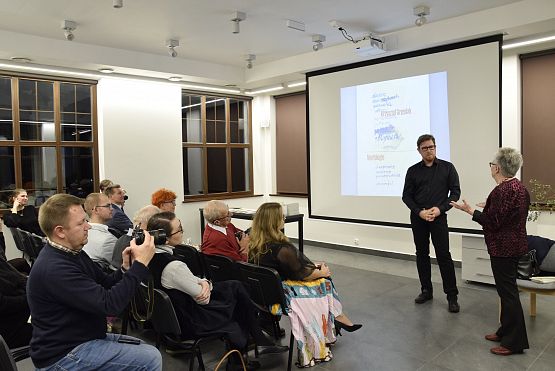 Grafika 3: Promocja tomiku Krzysztofa Grzesiaka pod tytułem "MORFOLOGIE" (16.11.2023)