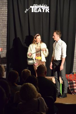 Grafika 3: Spektakl teatralny "Tylko dla dorosłych"