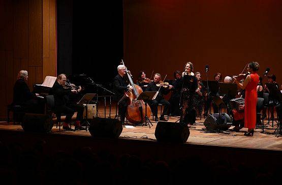 Grafika 4: Latająca Filharmonia - koncert we „Fregacie”