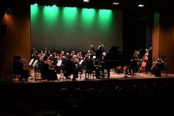 Grafika 2: Latająca Filharmonia - koncert we „Fregacie”