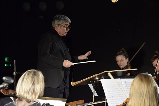 Grafika 4: Koncert "LATAJĄCA FILHARMONIA" (26.02.2024)