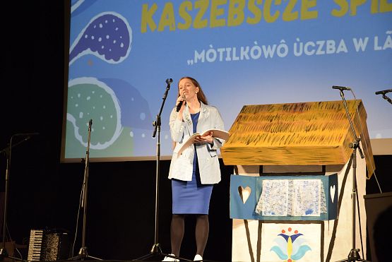 Grafika 2: Kaszëbsczé spiéwanczi "Mòtilkòwô ùczba w Lãbòrgù"  (11.03.2024)