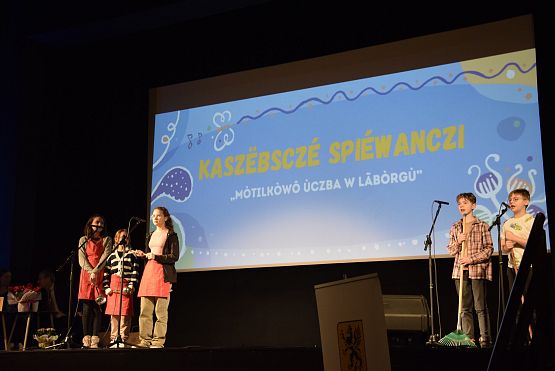 Grafika 8: Kaszëbsczé spiéwanczi "Mòtilkòwô ùczba w Lãbòrgù"  (11.03.2024)