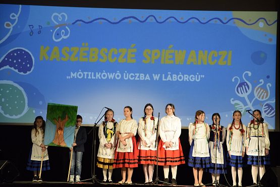 Grafika 14: Kaszëbsczé spiéwanczi "Mòtilkòwô ùczba w Lãbòrgù"  (11.03.2024)