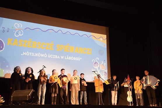 Grafika 18: Kaszëbsczé spiéwanczi "Mòtilkòwô ùczba w Lãbòrgù"  (11.03.2024)