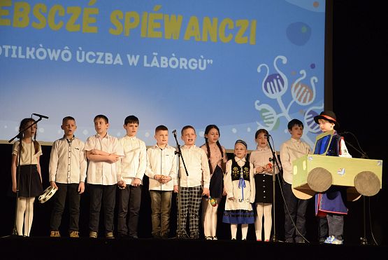 Grafika 19: Kaszëbsczé spiéwanczi "Mòtilkòwô ùczba w Lãbòrgù"  (11.03.2024)