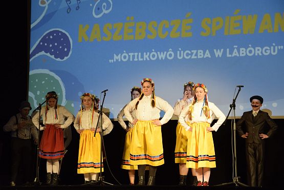 Grafika 22: Kaszëbsczé spiéwanczi "Mòtilkòwô ùczba w Lãbòrgù"  (11.03.2024)