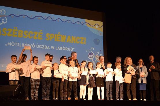 Grafika 40: Kaszëbsczé spiéwanczi "Mòtilkòwô ùczba w Lãbòrgù"  (11.03.2024)