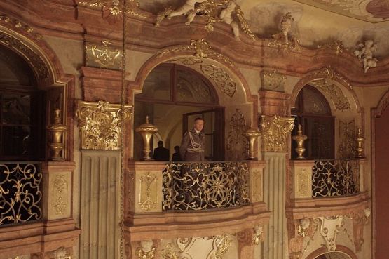 Grafika 3: Czy można urządzić sobie raj w cieniu cudzego piekła?