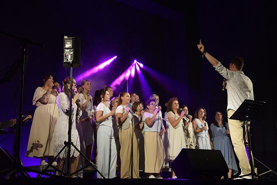 Grafika 3: Koncert Chóru Gospel - "Raduj się świecie!"