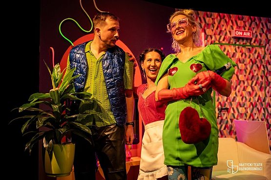 Grafika 4: "Dom wariatów" - spektakl teatralny